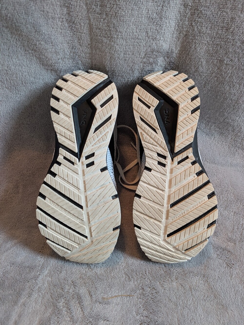 Brooks Lightweight Breathable Running Shoes - White/Black - Picture 5 of 5